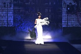 中国成都婚博会现场国际婚纱礼服流行时尚发布
